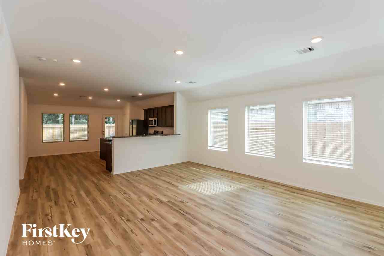 22092 Juniper Crossing Dr - Photo 4 of 15