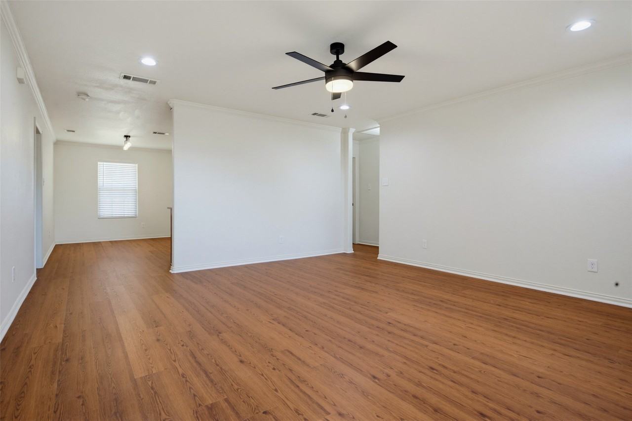 7221 Denton Dr - Photo 3 of 12