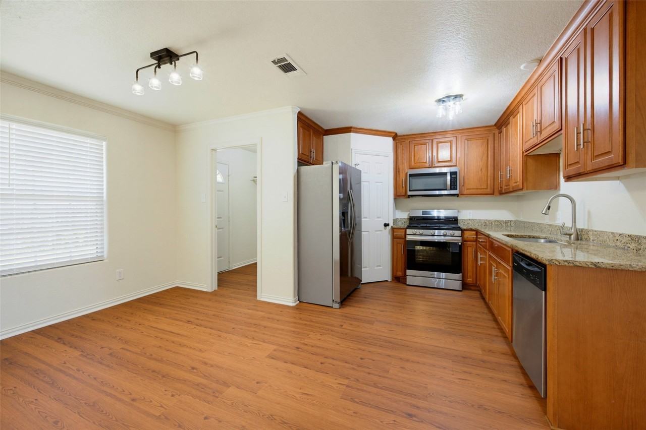 7221 Denton Dr - Photo 4 of 12