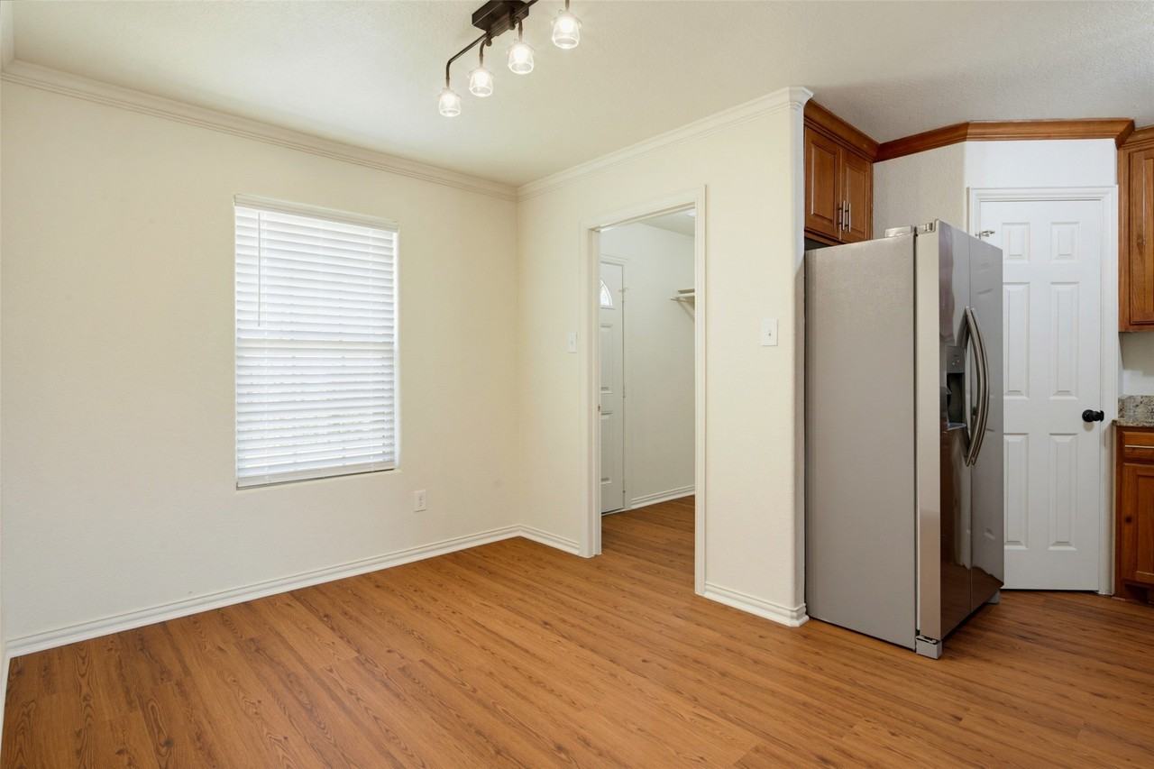7221 Denton Dr - Photo 5 of 12