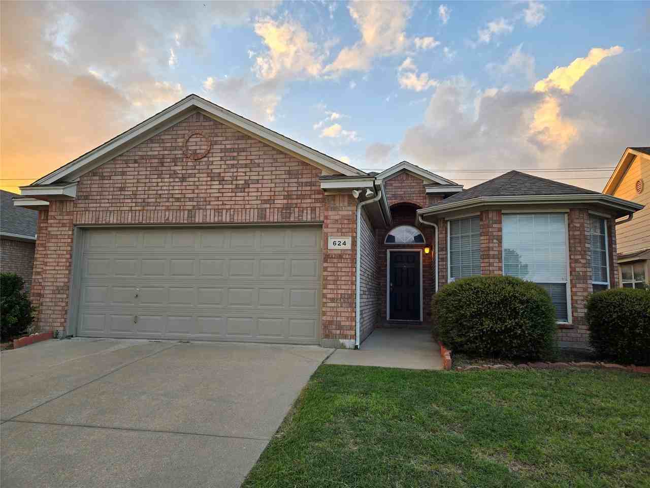 624 Caravan Dr - Photo 2 of 26
