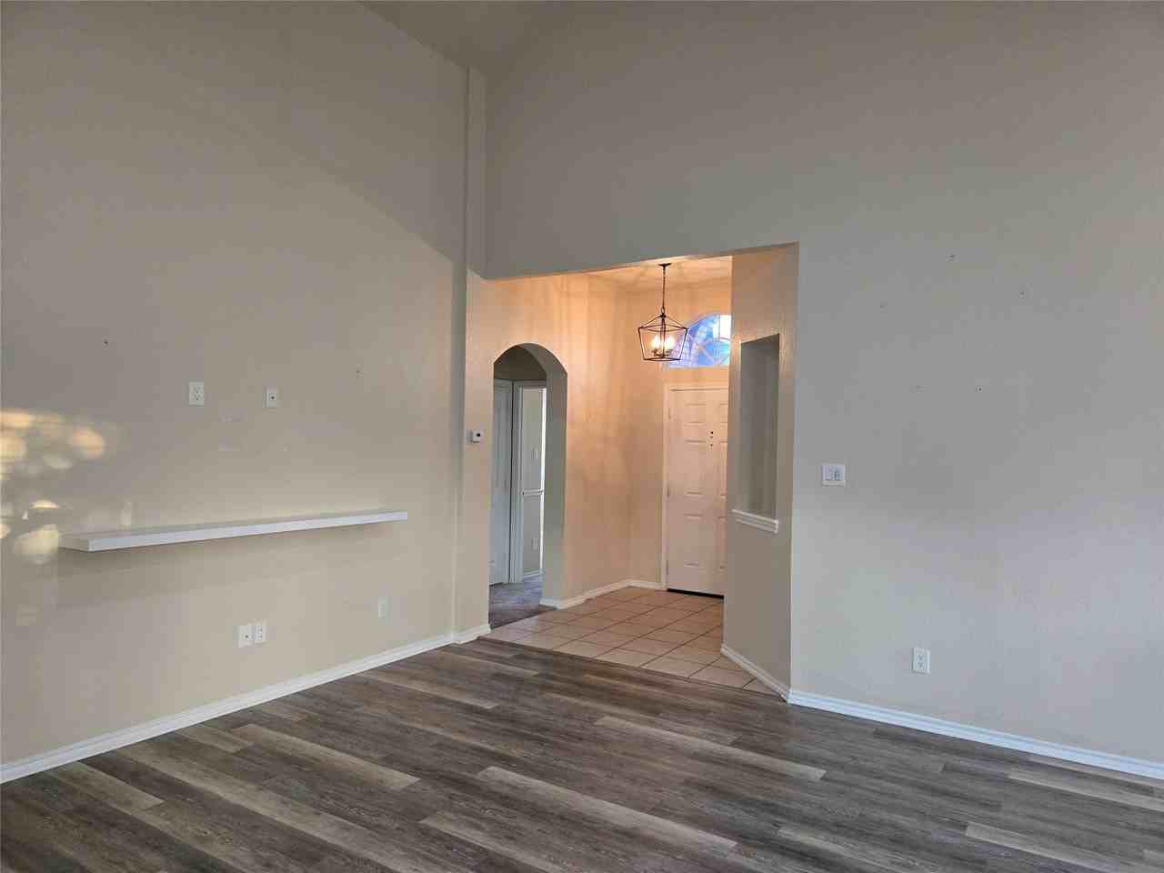 624 Caravan Dr - Photo 5 of 26