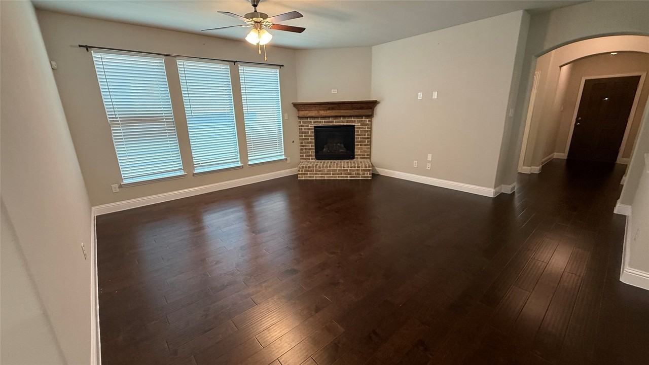 7304 Elm Grove Ln - Photo 3 of 23