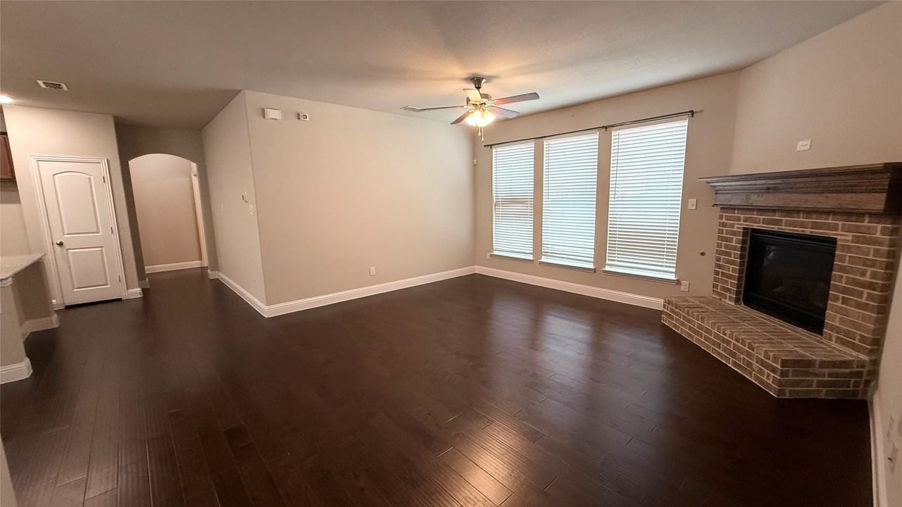 7304 Elm Grove Ln - Photo 4 of 23