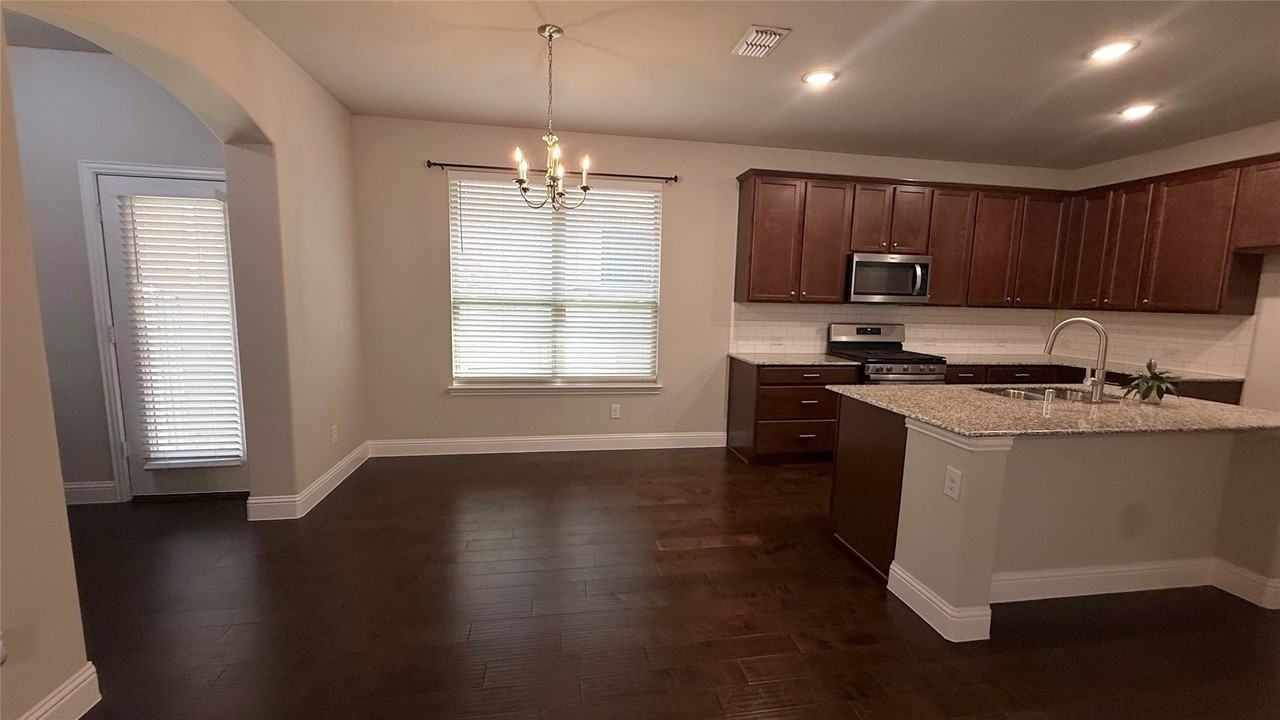 7304 Elm Grove Ln - Photo 7 of 23