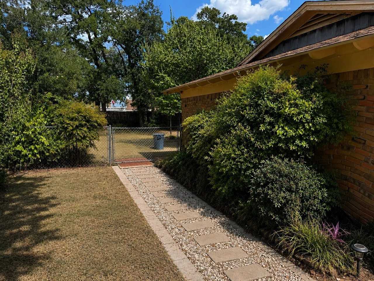 1609 Bradford Pl - Photo 7 of 11