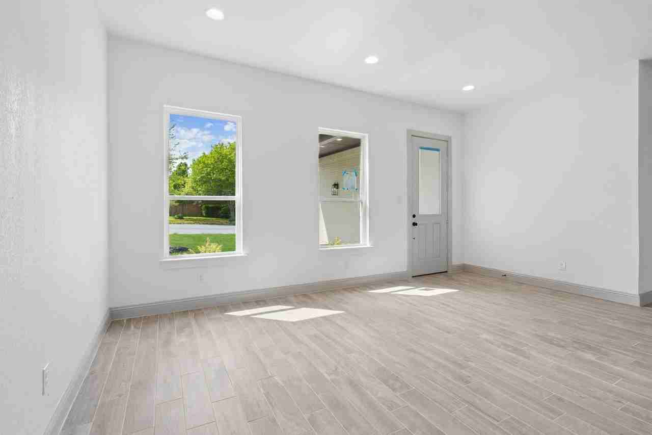 7644 Trailridge Dr - Photo 5 of 40