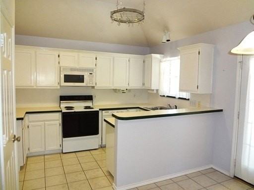 2216 Lattimore St - Photo 4 of 11