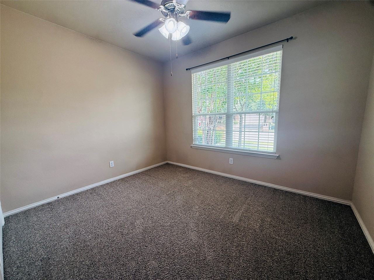 14629 Crystal Lake Dr - Photo 4 of 21