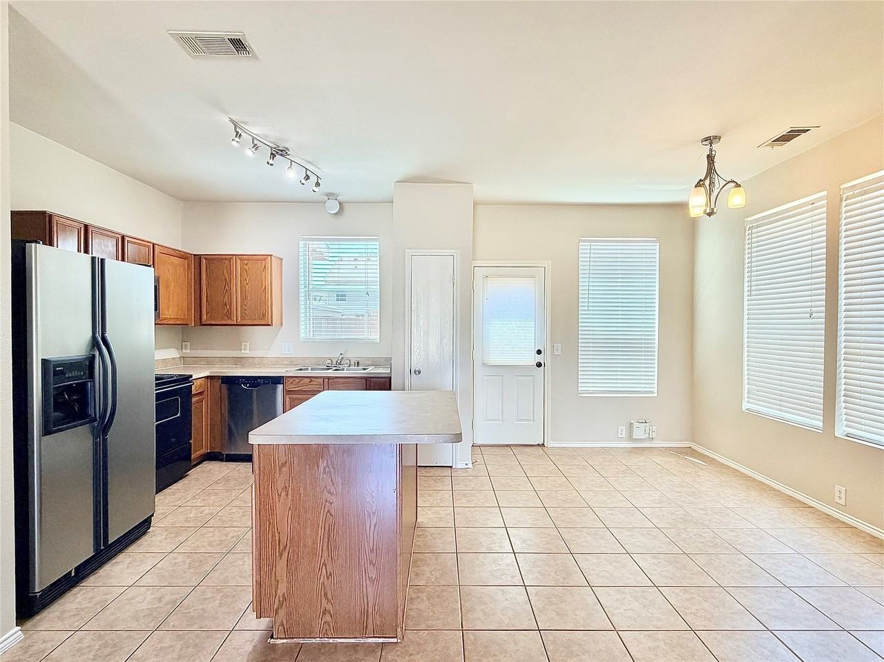 2632 Boedeker Dr - Photo 4 of 23