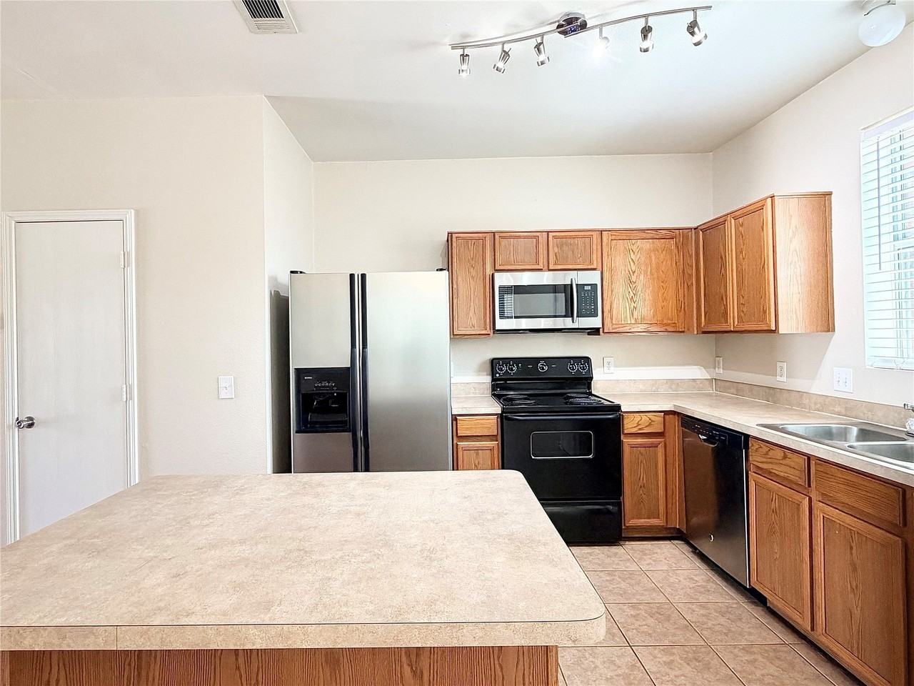 2632 Boedeker Dr - Photo 5 of 23
