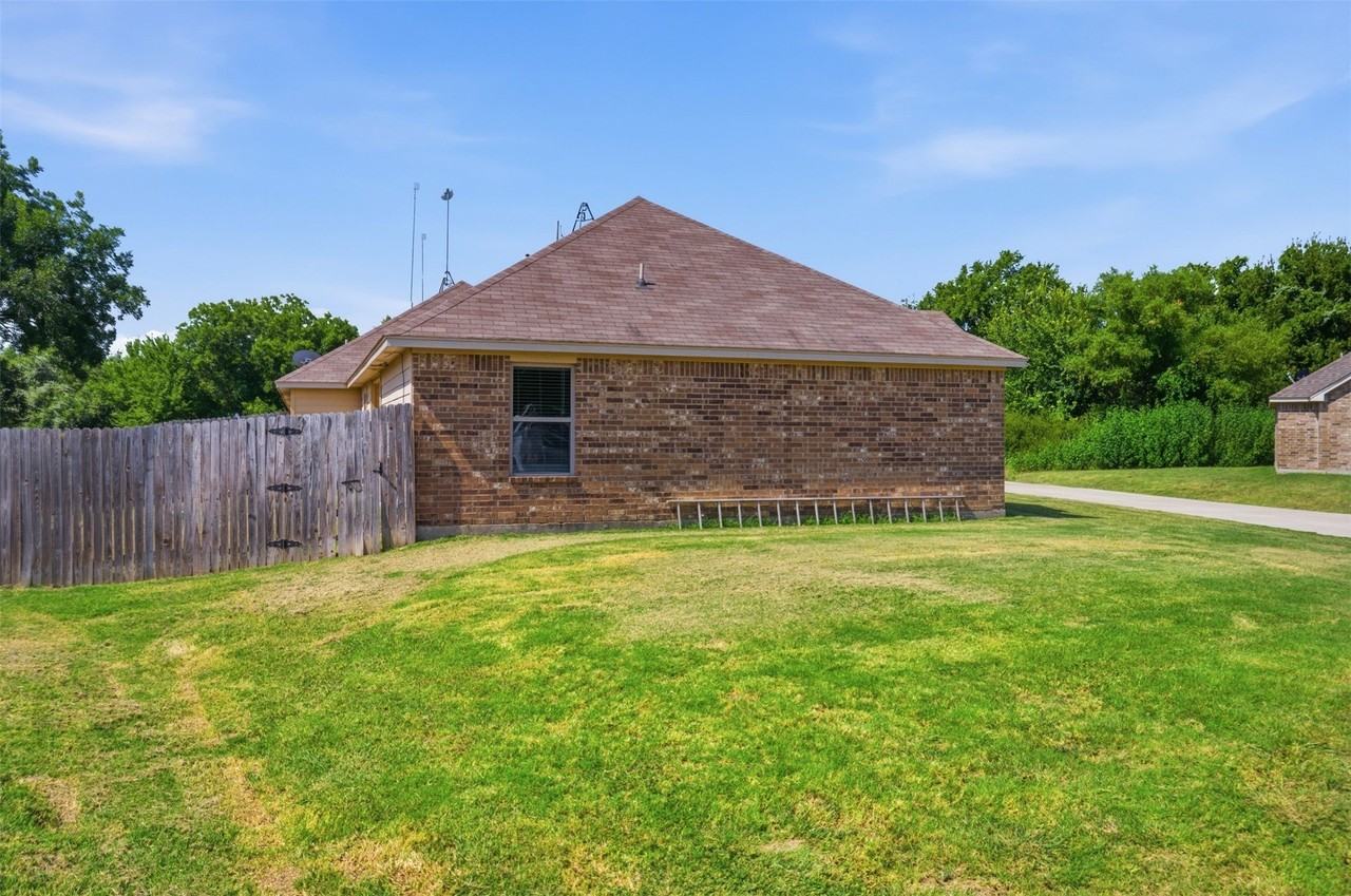 131 Sunburst Ct - Photo 3 of 30