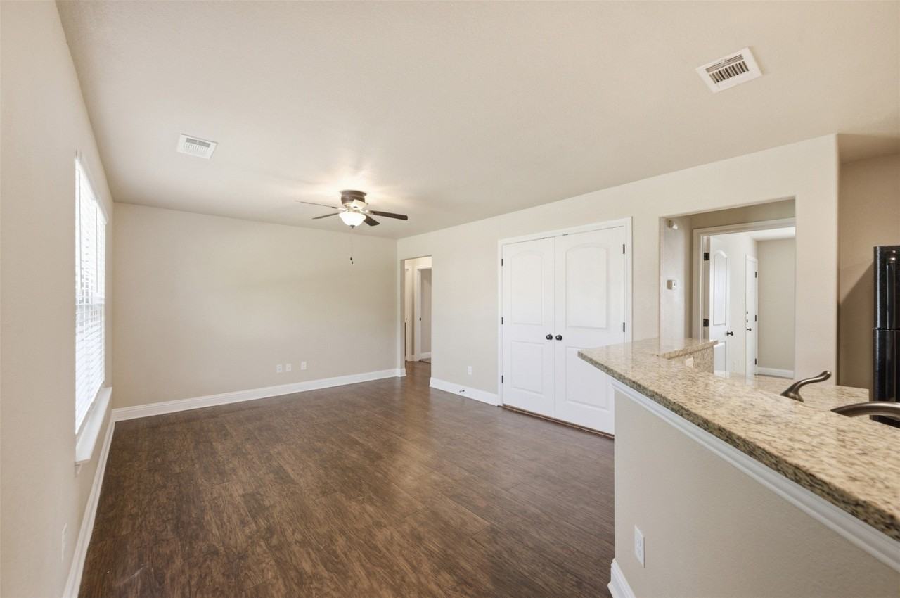 131 Sunburst Ct - Photo 4 of 30