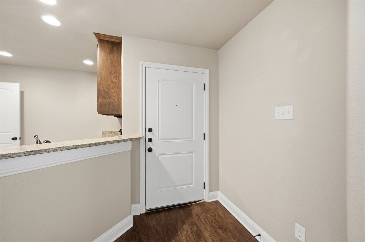 131 Sunburst Ct - Photo 5 of 30