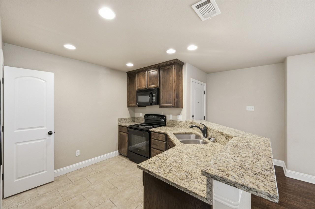 131 Sunburst Ct - Photo 6 of 30