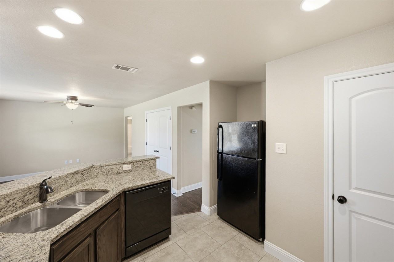 131 Sunburst Ct - Photo 7 of 30