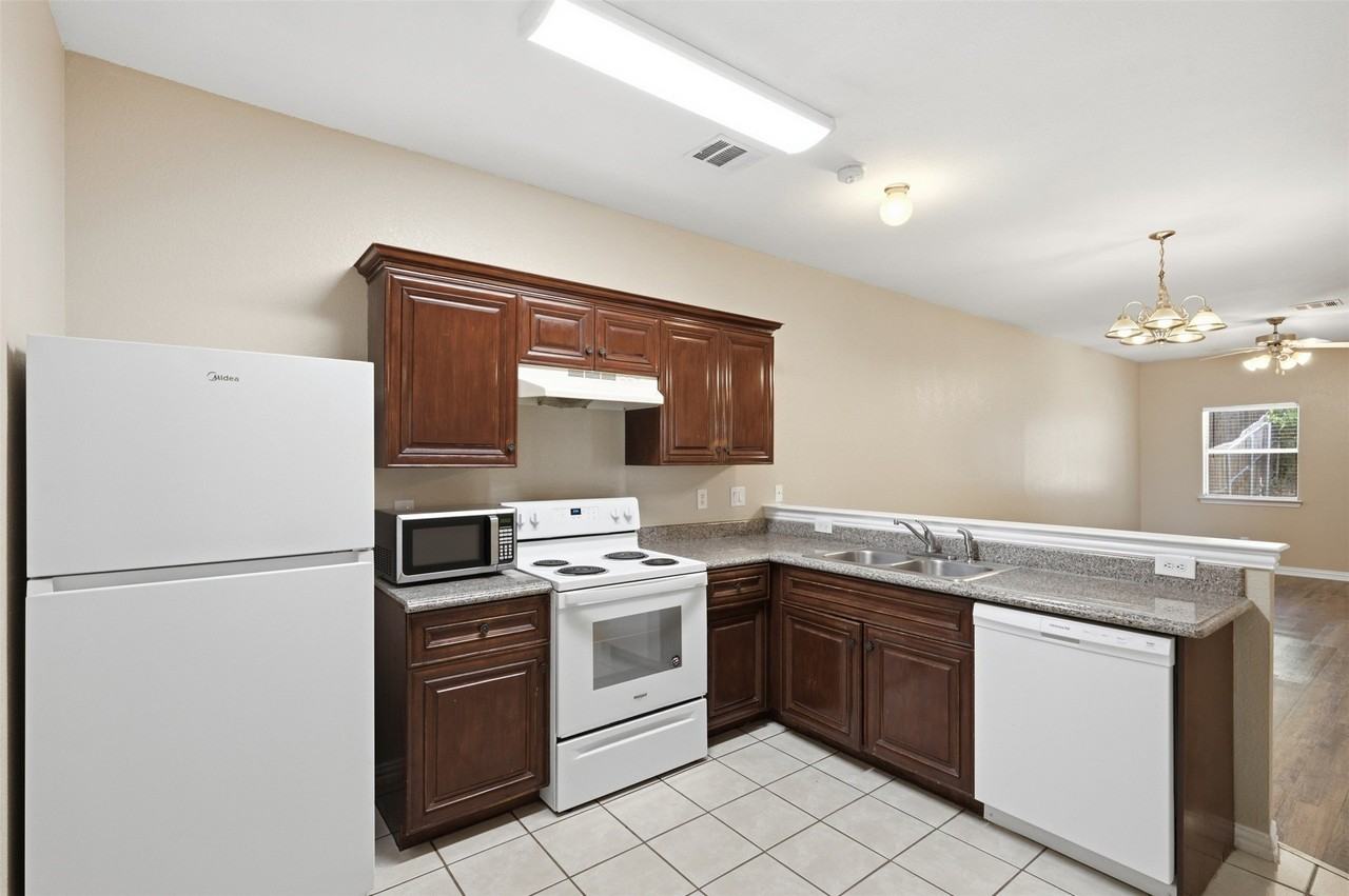 3116 Cherry Ln - Photo 4 of 32
