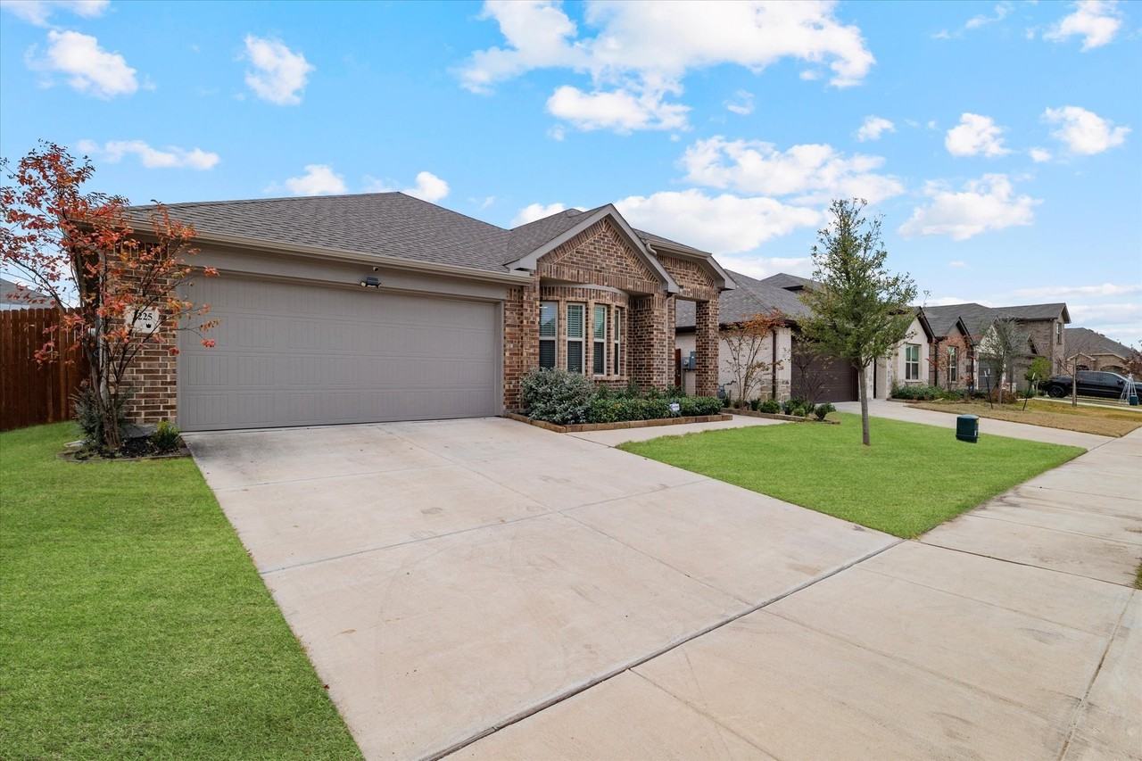 3225 Sioux Trl - Photo 2 of 40