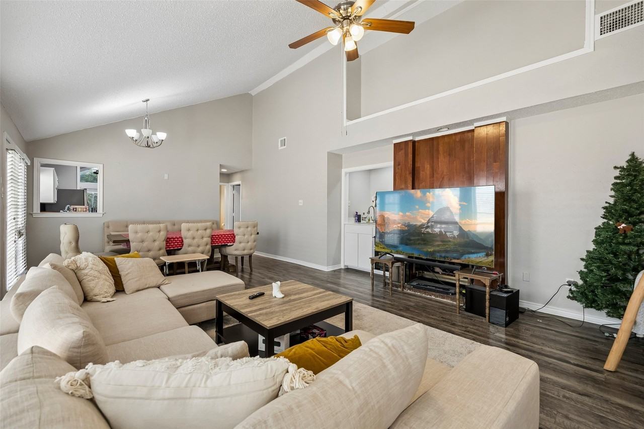 2108 Rose Cliff Ln - Photo 4 of 23