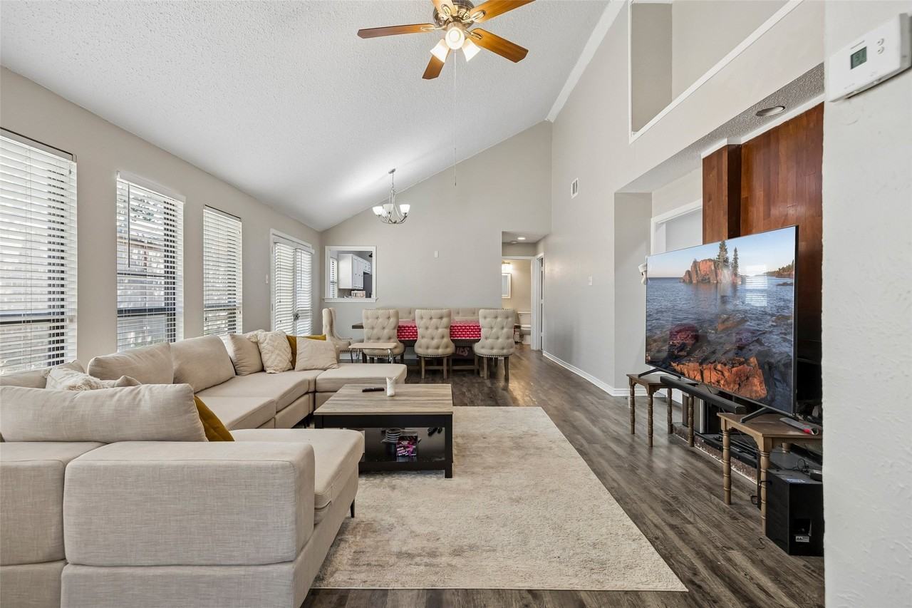 2108 Rose Cliff Ln - Photo 5 of 23