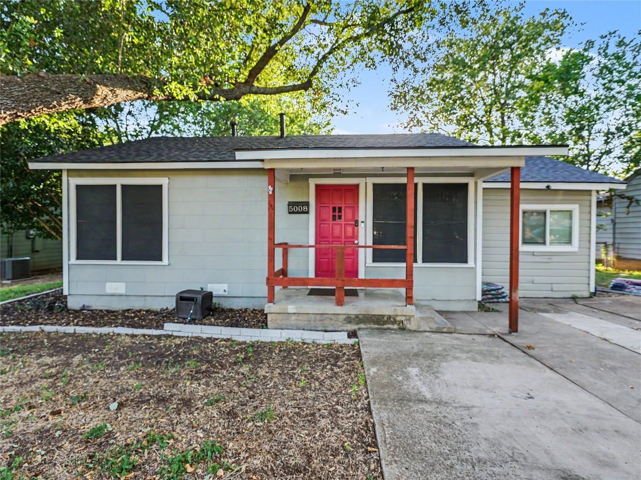 5008 Gilbert Dr - Photo 2 of 20