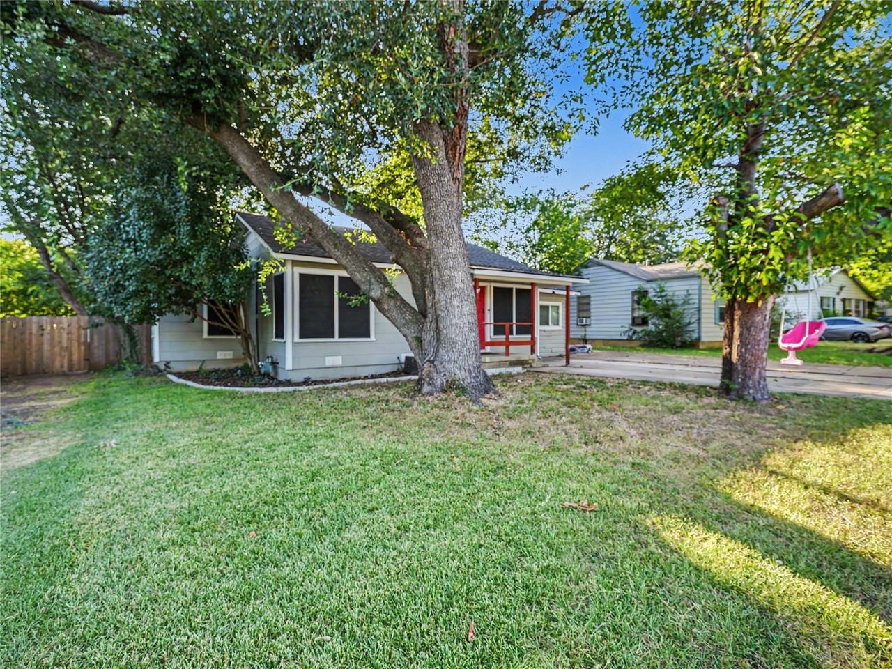 5008 Gilbert Dr - Photo 3 of 20