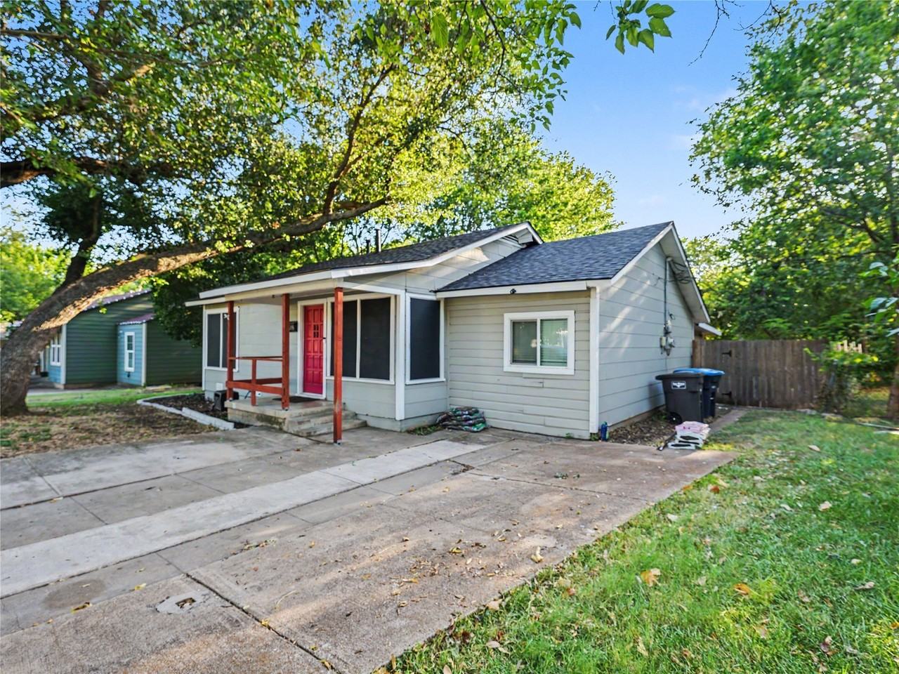 5008 Gilbert Dr - Photo 4 of 20