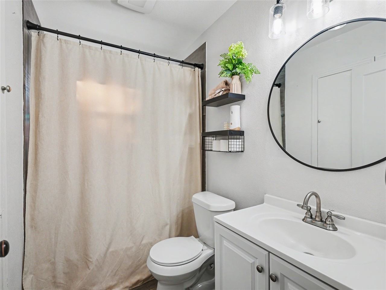 5008 Gilbert Dr - Photo 6 of 20