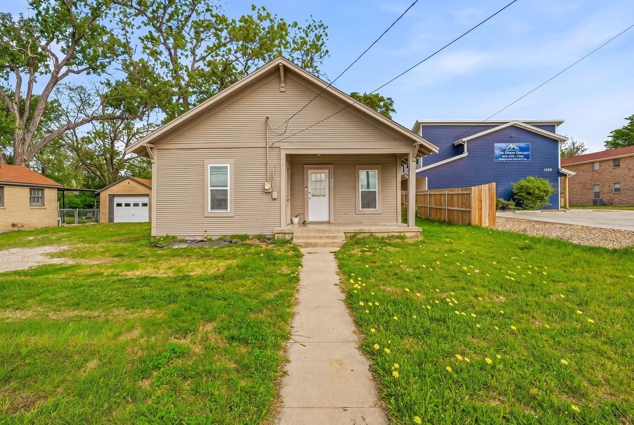 1287 W Frey St - Photo 2 of 25