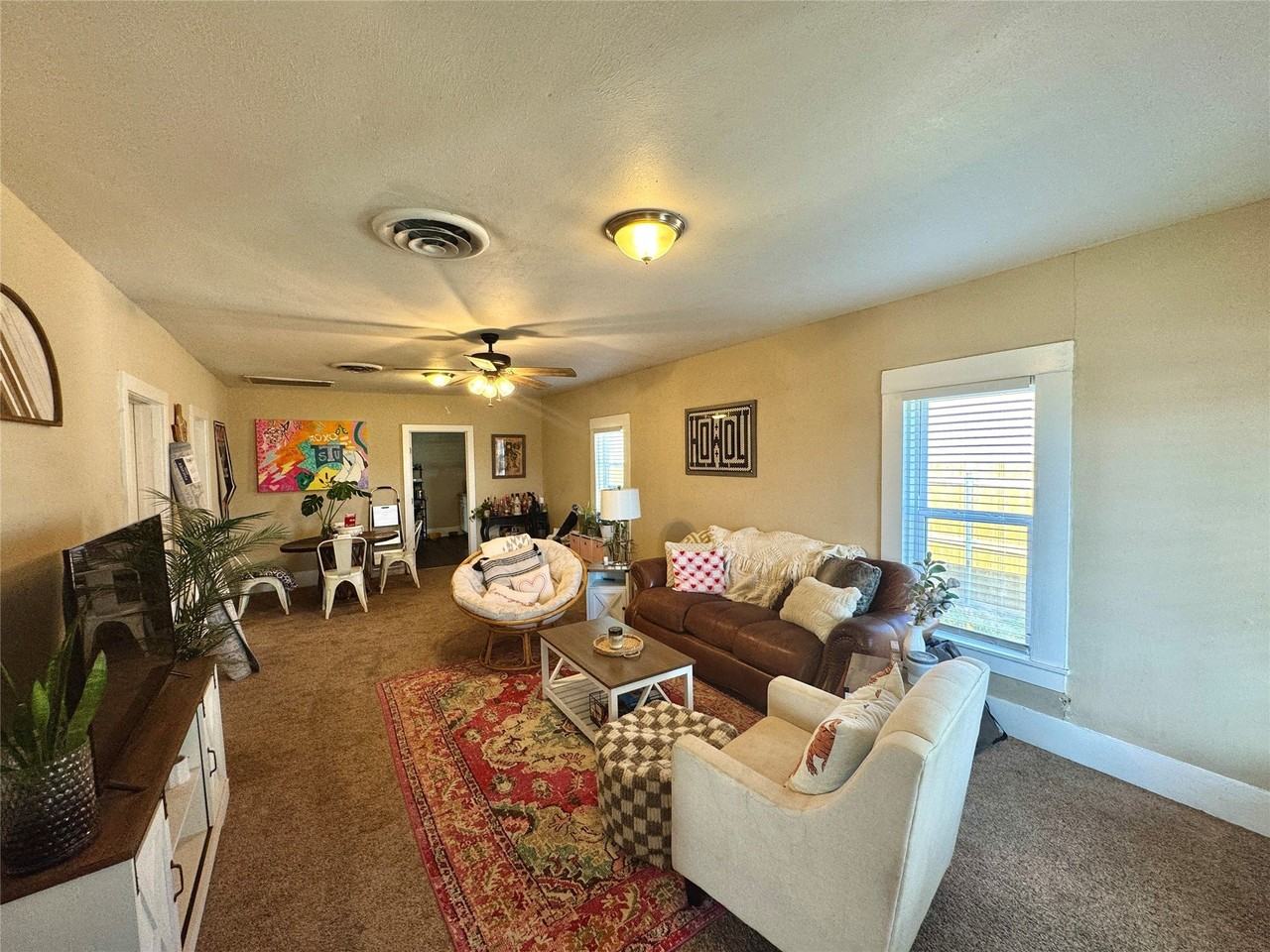1287 W Frey St - Photo 5 of 25