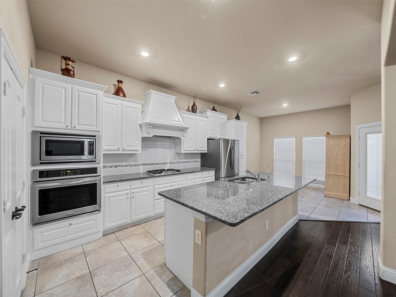 10412 Fort Davis Pl - Photo 7 of 20