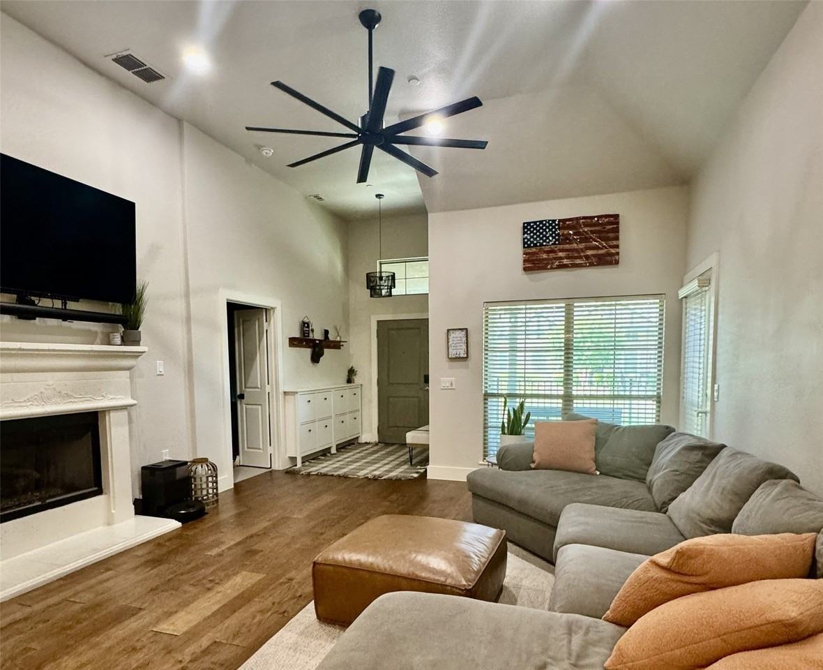 3720 Marigold Ln - Photo 4 of 8
