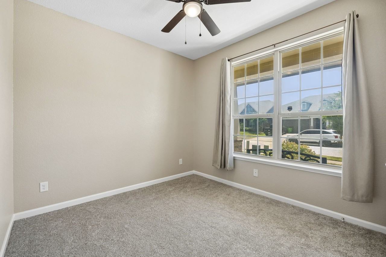 1605 Ridge Creek Ln - Photo 4 of 27