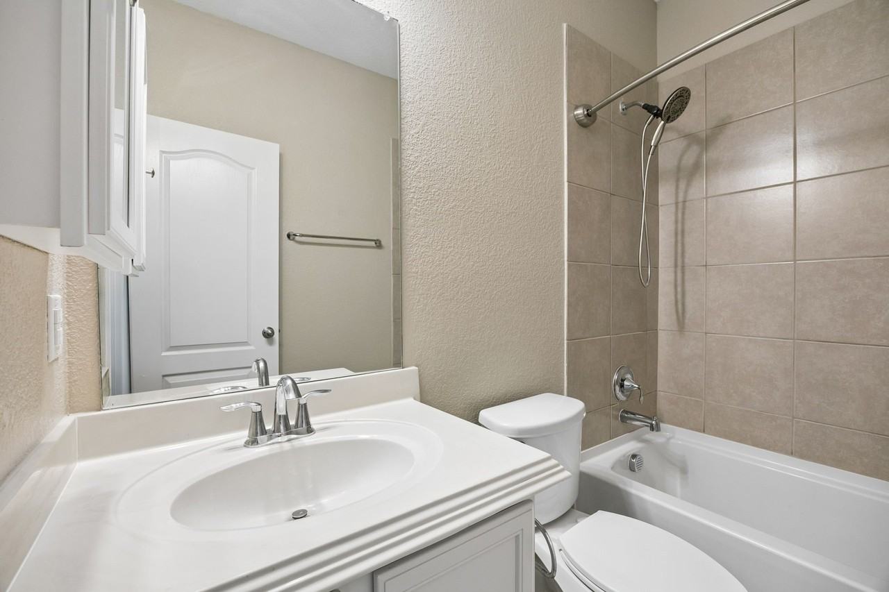 1605 Ridge Creek Ln - Photo 5 of 27