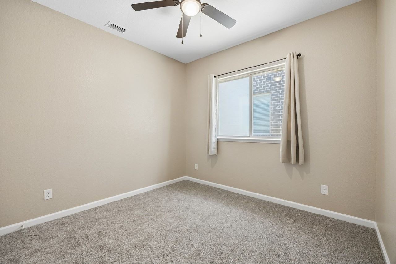 1605 Ridge Creek Ln - Photo 6 of 27