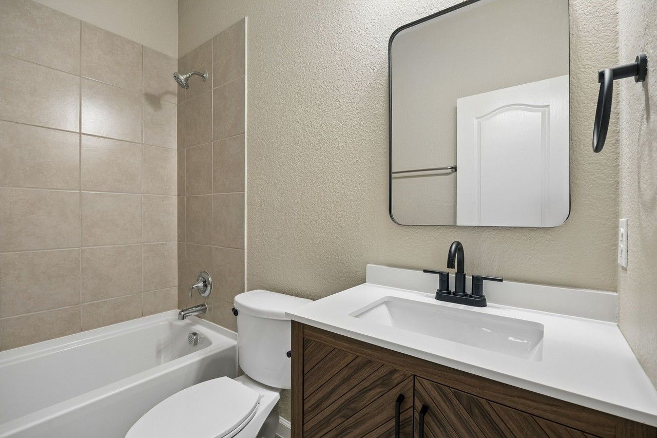 1605 Ridge Creek Ln - Photo 7 of 27
