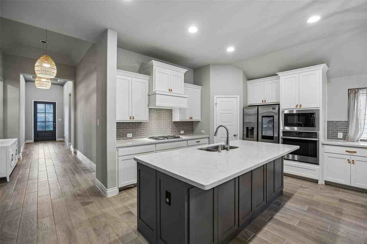 2433 Cobbler St - Photo 4 of 36