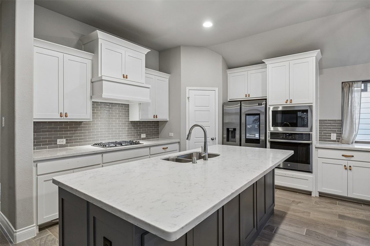 2433 Cobbler St - Photo 7 of 36