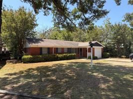 featured image of 2220 Bella Vista Dr