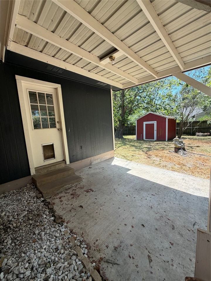 2220 Bella Vista Dr - Photo 2 of 14
