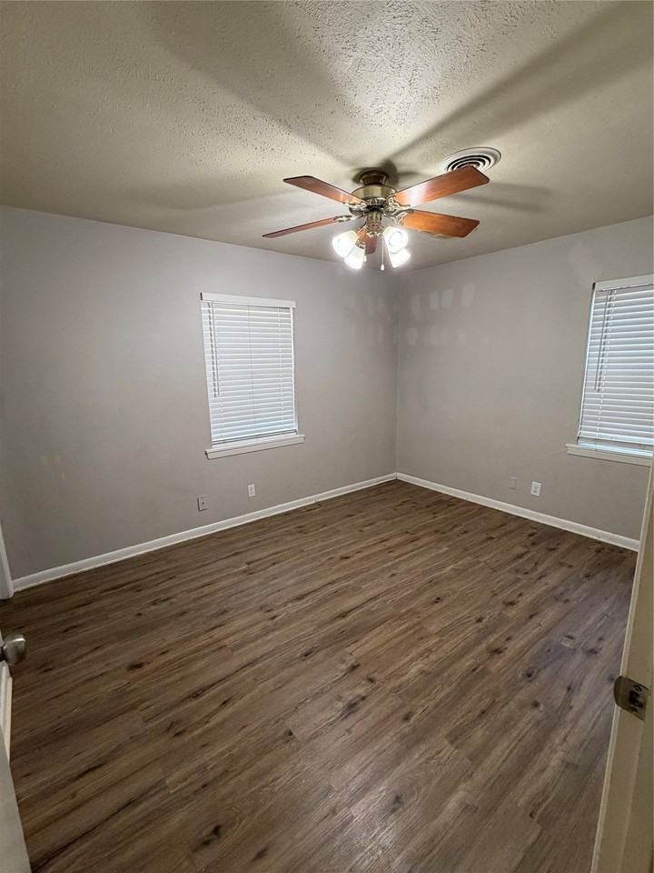2220 Bella Vista Dr - Photo 3 of 14