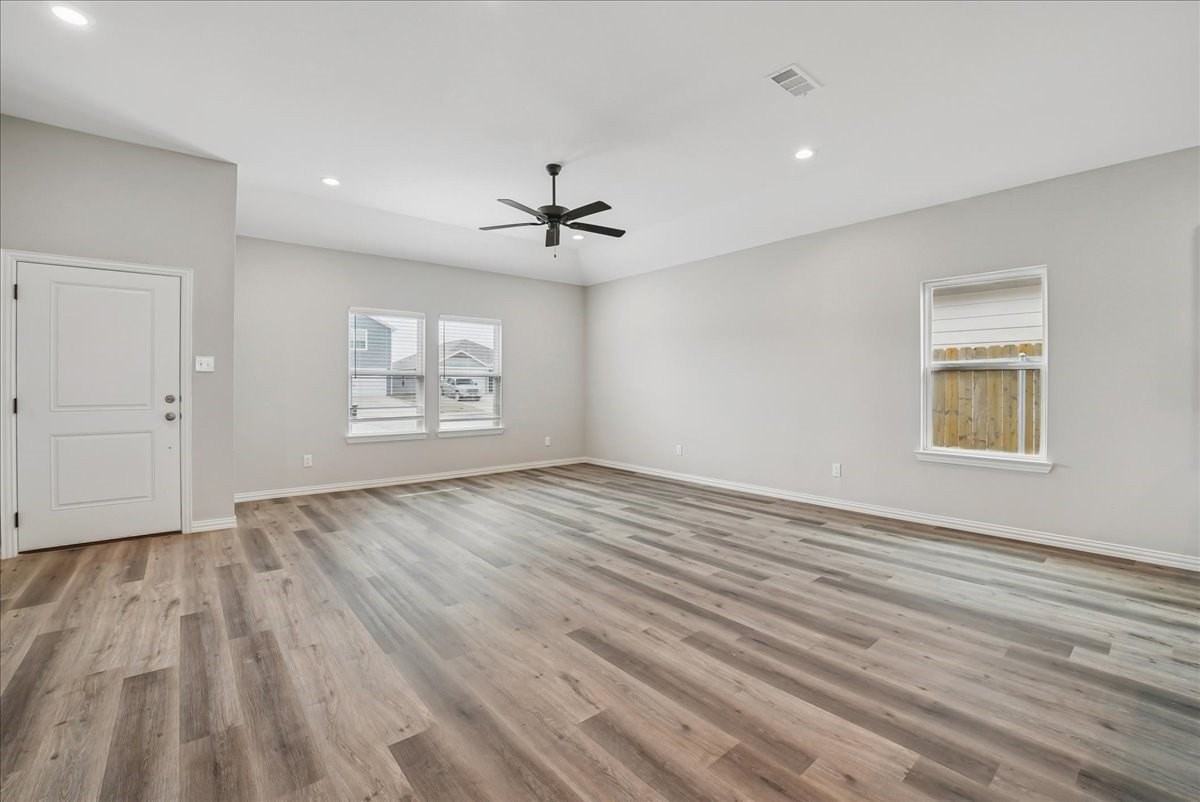 4704 Delano St - Photo 5 of 6