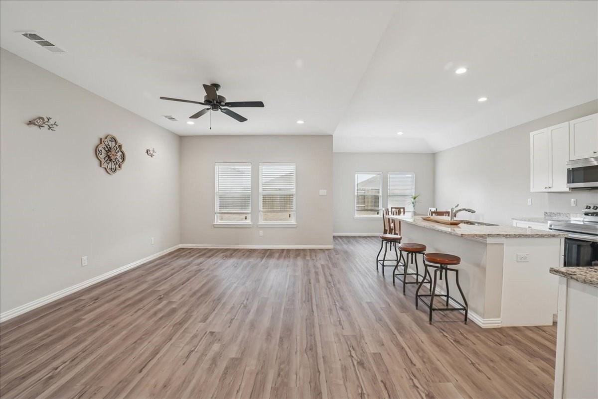 4802 Delano St - Photo 3 of 6