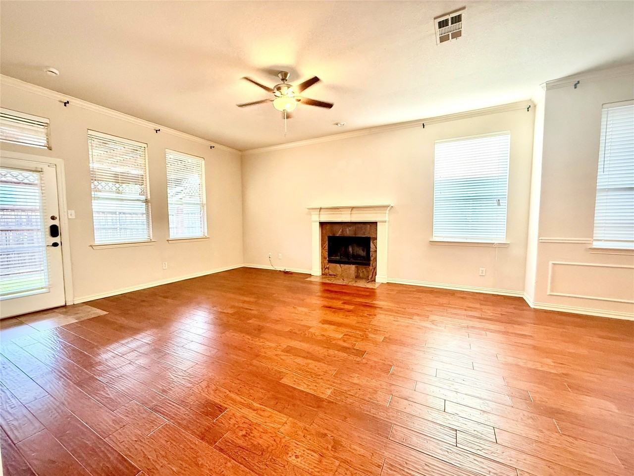 1703 Oak Brook Ln - Photo 3 of 27