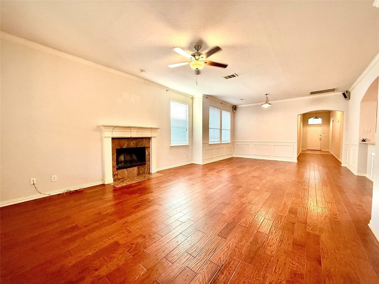 1703 Oak Brook Ln - Photo 4 of 27