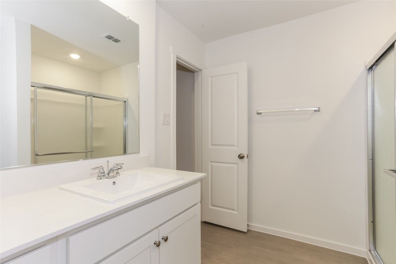 15233 Rangeland Rd - Photo 3 of 25