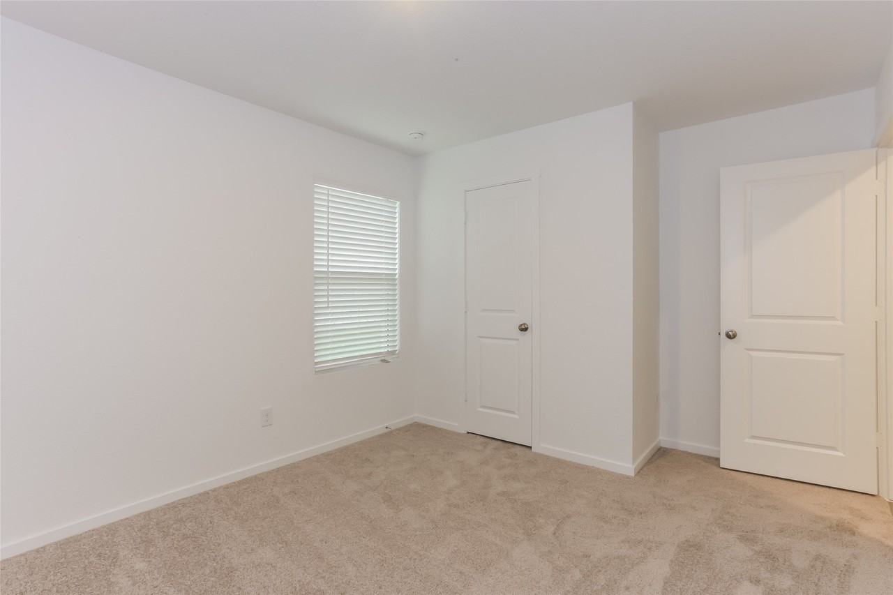 15233 Rangeland Rd - Photo 4 of 25