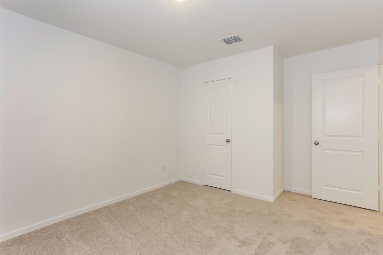 15233 Rangeland Rd - Photo 5 of 25