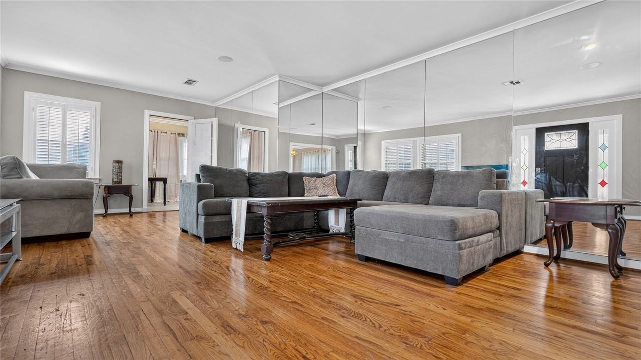 1606 W Shady Grove Rd - Photo 3 of 31