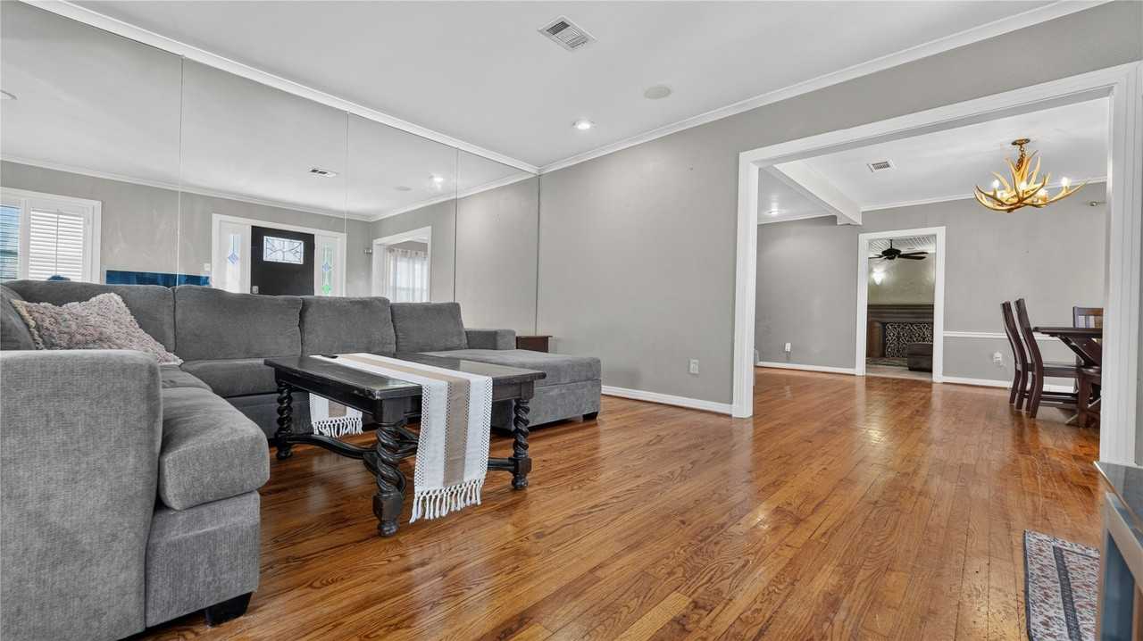 1606 W Shady Grove Rd - Photo 4 of 31